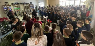 Коледари от детска градина "Юрий Гагарин" 1